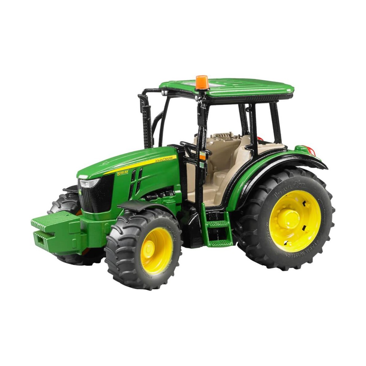 Grüner und gelber Spielzeugtraktor mit großen Reifen und orangefarbenem Licht auf weißem Hintergrund.