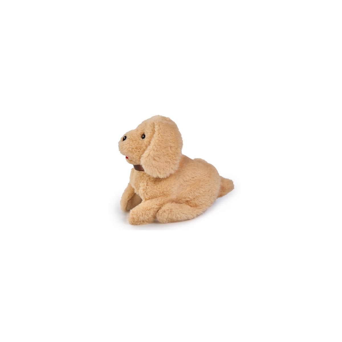 Ein hellbraunes Plüschhundespielzeug liegt auf einem weißen Hintergrund.