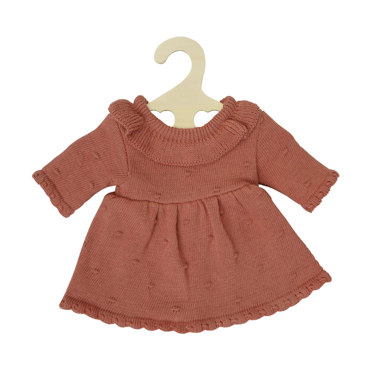 Staubrosa Strickkleid für Puppen mit langen Ärmeln und Holzkleiderbügel mit Herzausschnitten.