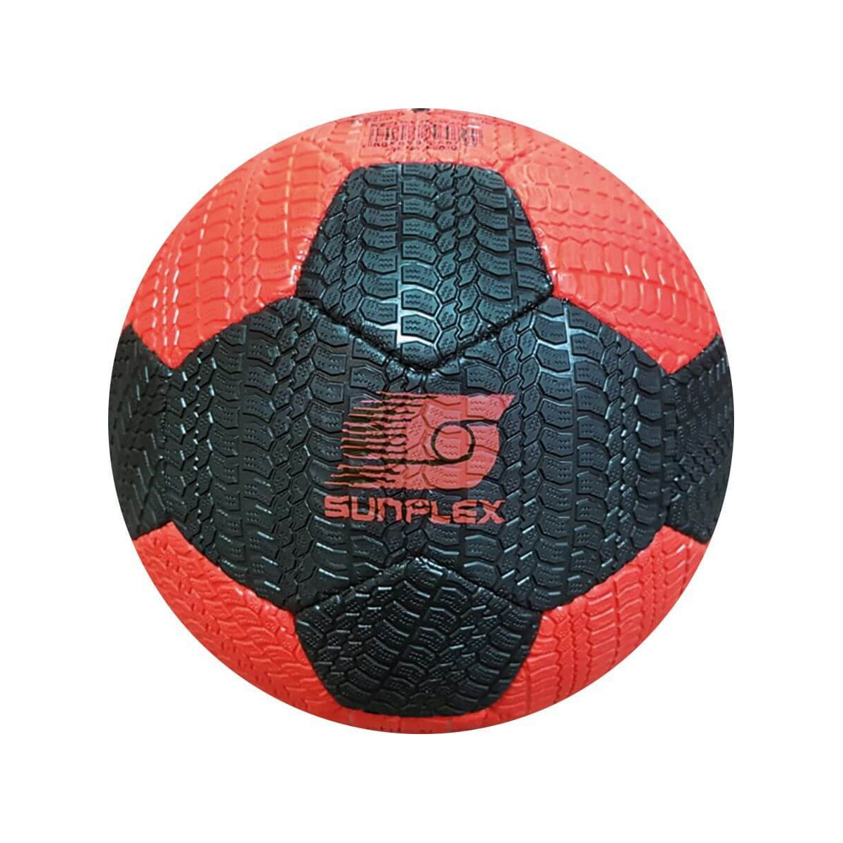 Roter und schwarzer Sunflex-Fußball mit markantem Muster auf weißem Hintergrund.