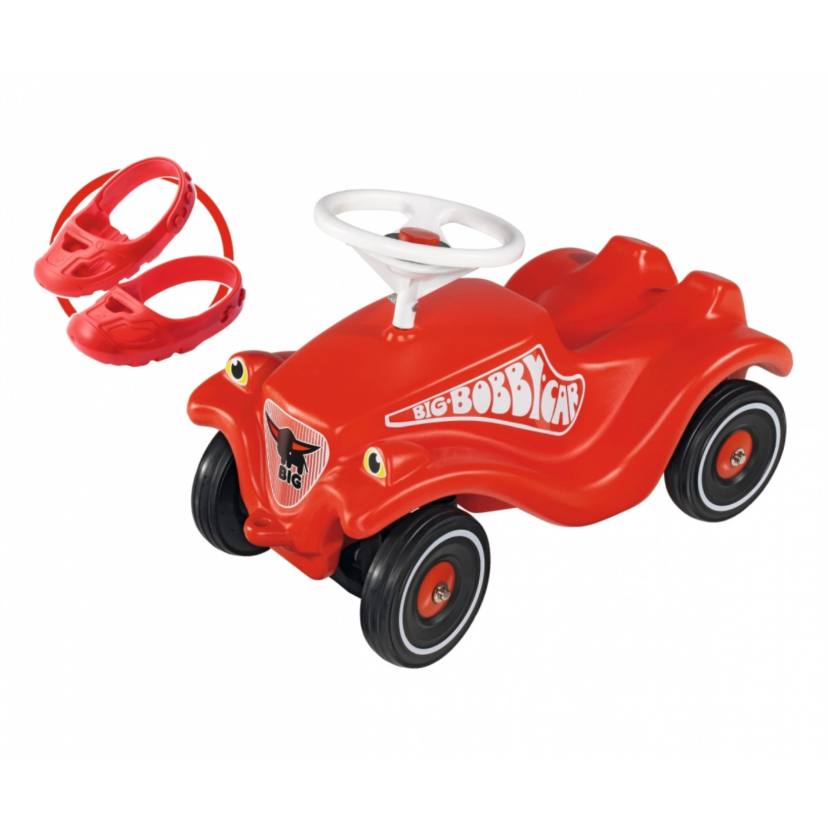 Rotes Bobby-Car mit weißem Lenkrad und passenden roten Spielzeugsandalen daneben.