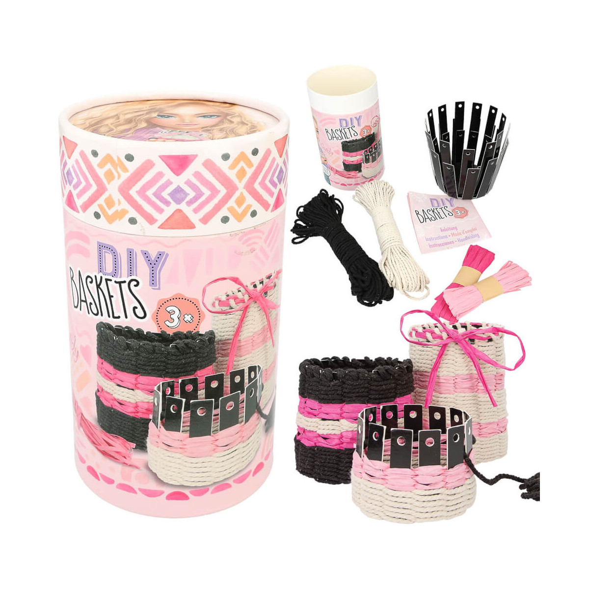 DIY-Korb-Set mit Material, Anleitung und drei fertigen Körben in Pink, Schwarz und Weiß.
