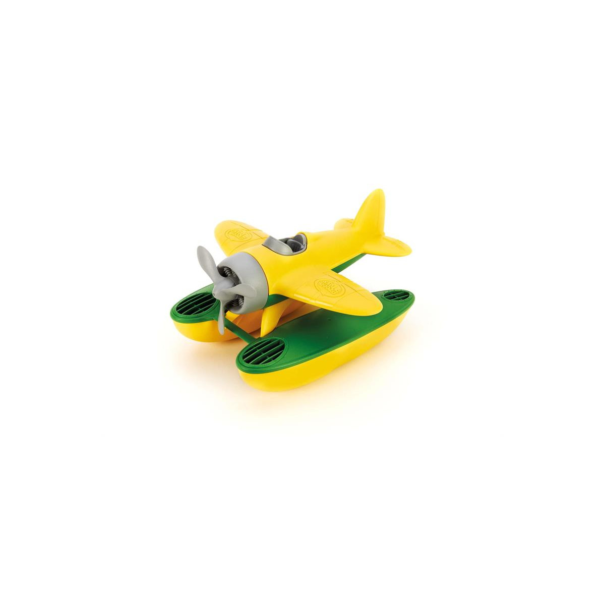 Gelb-grünes Spielzeug-Wasserflugzeug mit grauem Propeller auf weißem Hintergrund.