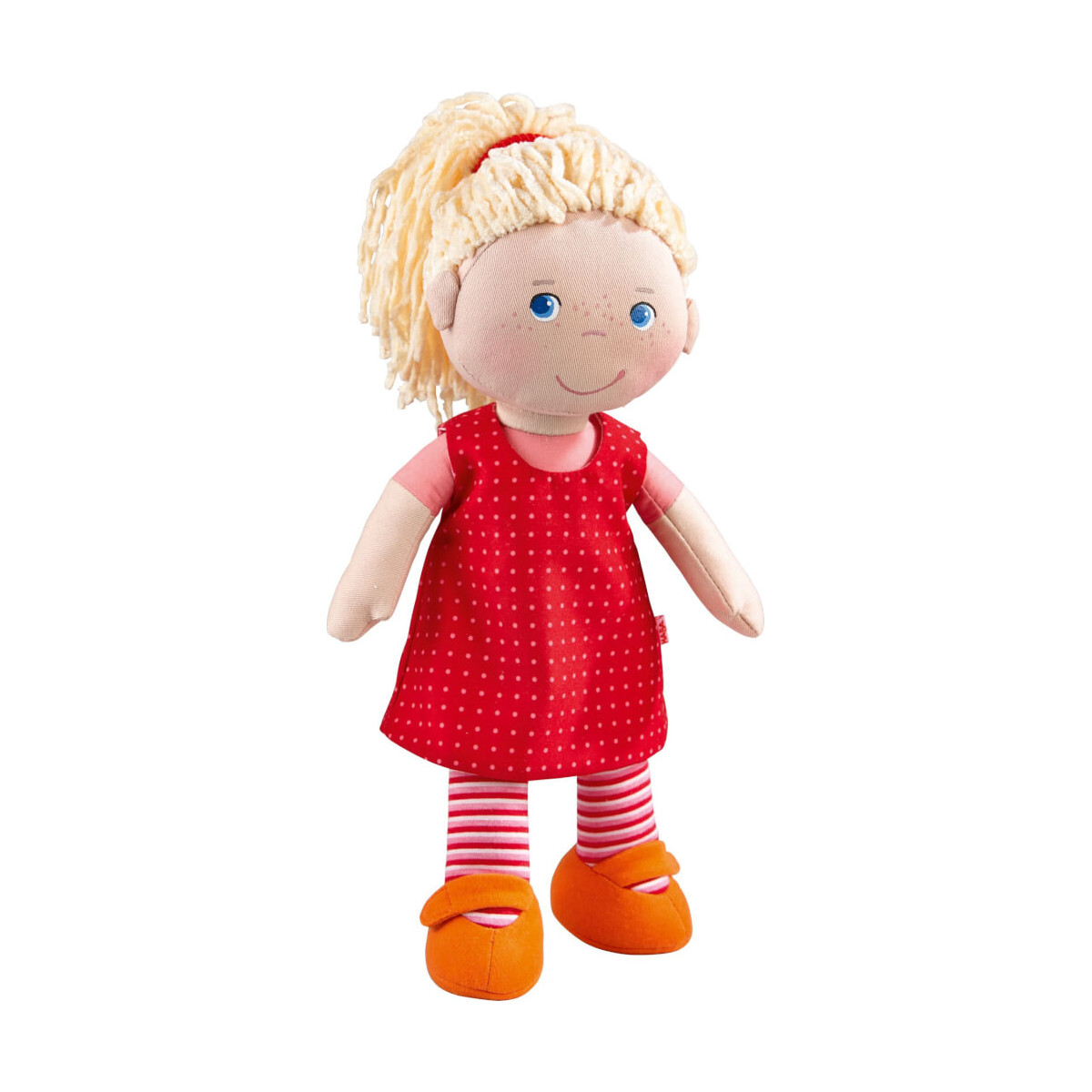 Plüschpuppe mit blondem Garnhaar, rotem Kleid mit weißen Punkten, gestreiften Leggings und orangenen Schuhen.
