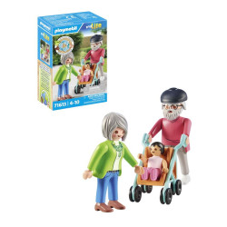 Großeltern mit Baby