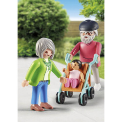 Großeltern mit Baby