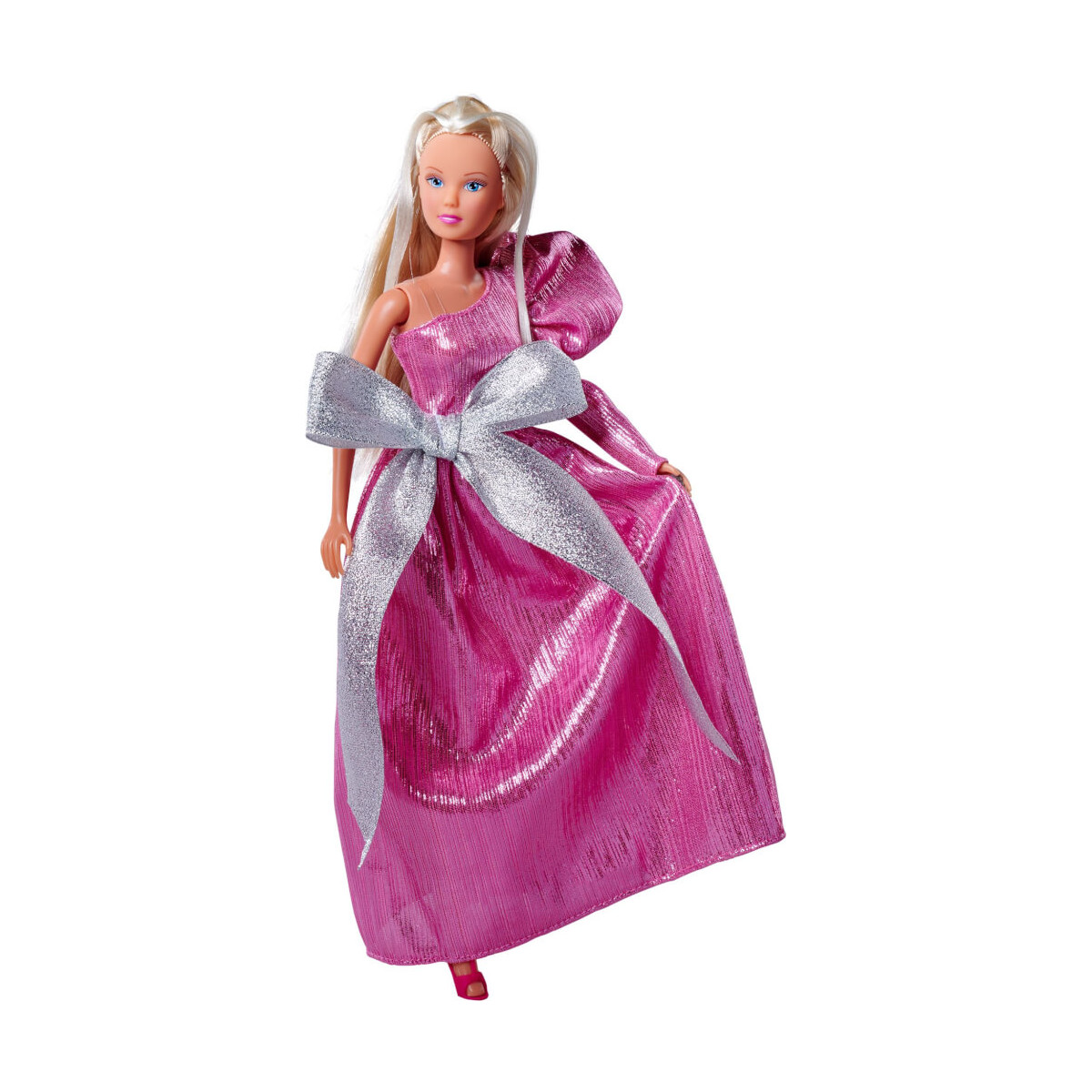 Barbie in glänzendem rosa Kleid mit großen silbernen Schleifen steht vor weißem Hintergrund.