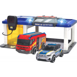 img_0:Spielset Rettungsstation mit Feuerwehrauto, Polizeiauto und Mikrofon auf blau-weißer Plattform.
