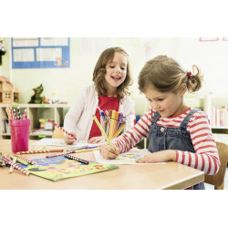 Ergonomischer Buntstift für Linkshänder   STABILO EASYcolors   12er Pack mit Spitzer   mit 12 versch