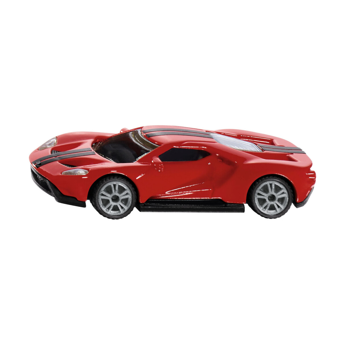 Rotes Spielzeugauto mit schwarzen Fenstern und silbernen Rädern, seitlich auf weißem Hintergrund fotografiert.
