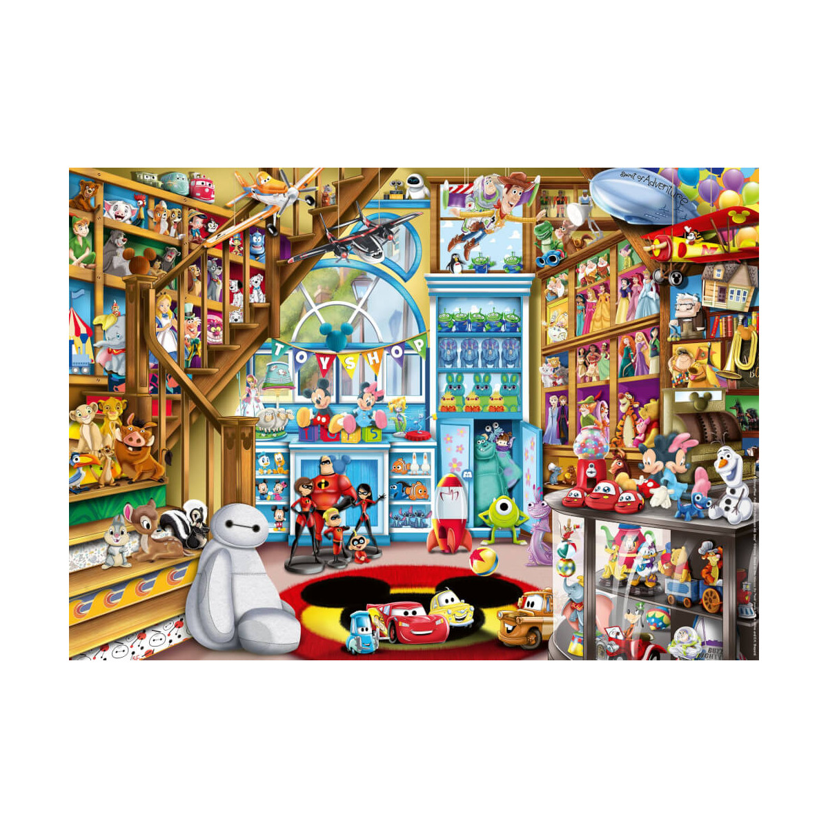 Bunter Spielzeugladen mit zahlreichen Figuren auf Regalen, dem Boden und in Vitrinen.