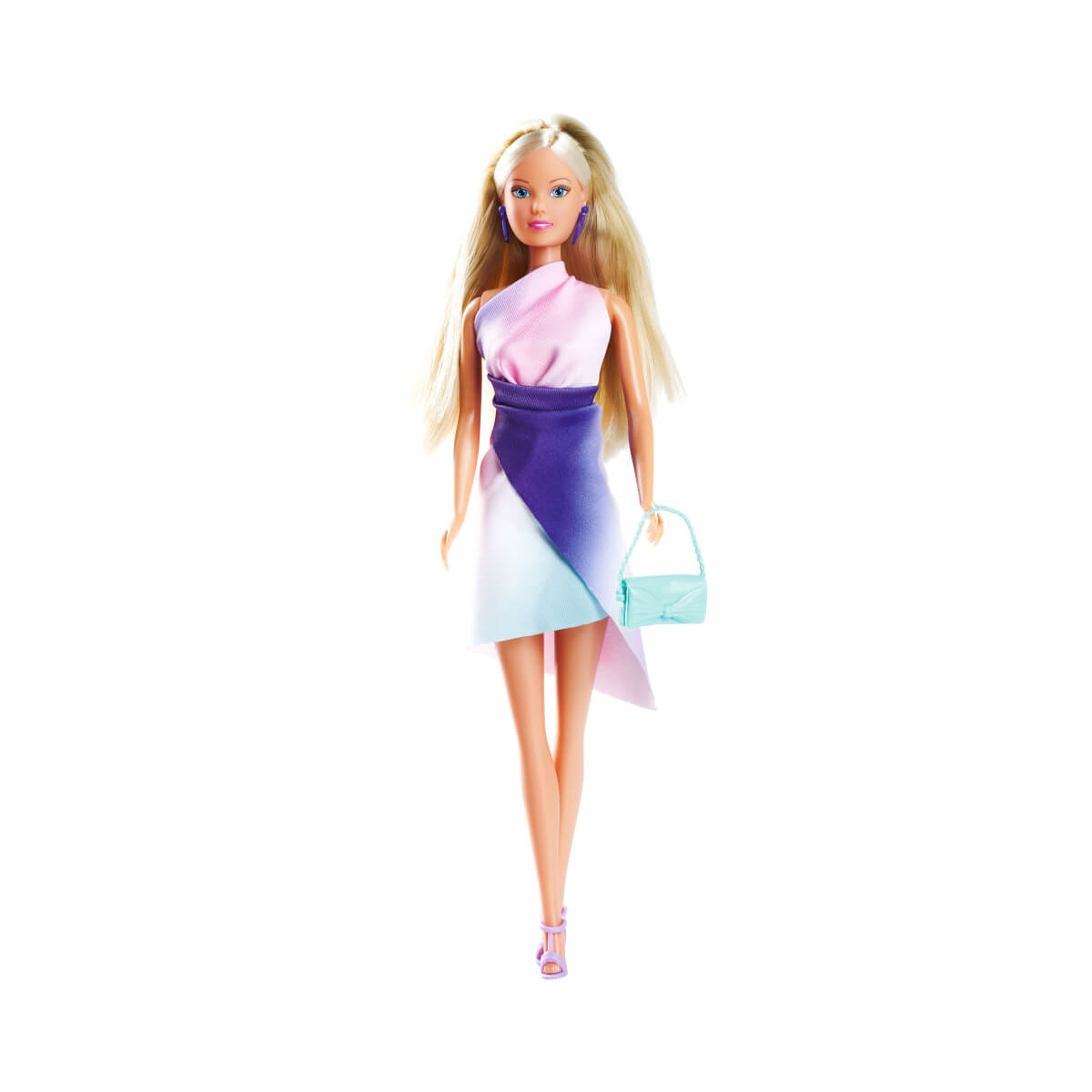 Blonde Modepuppe im Pastellkleid mit hellblauer Tasche vor weißem Hintergrund.