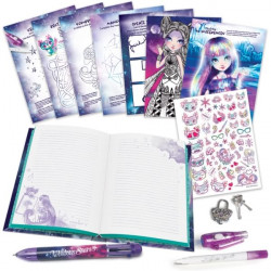 Mädchen-Schreibwaren-Set mit Notizbuch, Aufklebern, Schlüsseln, Stift und illustrierten Heften auf weißem Hintergrund.