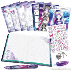 Mädchen-Schreibwaren-Set mit Notizbuch, Aufklebern, Schlüsseln, Stift und illustrierten Heften auf weißem Hintergrund.