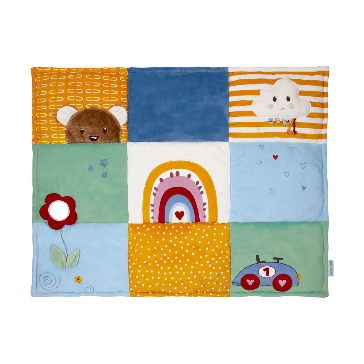 Bunte Baby-Spielmatte mit Bär, Regenbogen, Wolke, Blume und Auto auf Patchwork-Hintergrund.