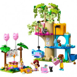 LEGO Friends Baumhaus-Set mit Minifiguren, Tieren und Verpackung im Hintergrund.