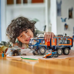 LEGO City Arctic Explorer Truck: Set mit Minifiguren, Schlitten, Tieren und Eisberg-Hintergrund auf der Verpackung.