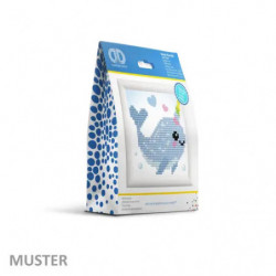 Blau-weiß gemusterte Geschenktüte mit Tiermotiv und „MUSTER“-Aufdruck vor weißem Hintergrund.