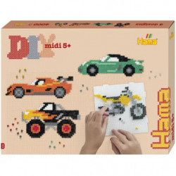 img_0:Hama-Perlen-Set mit Autos, Hände ordnen Perlen auf einer Steckplatte an.