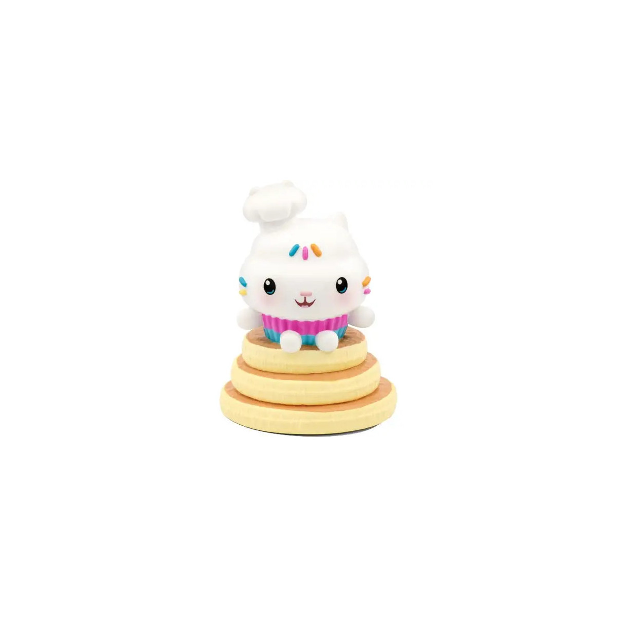 Spielzeug-Cupcake mit Hasengesicht, bunten Streuseln, platziert auf runden Holzringen.