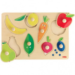 Holzpuzzle mit bunten Obst- und Gemüsestücken wie Banane, Karotte, Apfel und Birne.