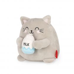 Graues Katzenplüschtier hält eine weiße Milchflasche mit blauem Boden und der Aufschrift "MILK".