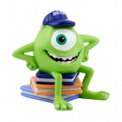 img_0:Grünes, einäugiges Cartoon-Monster mit blauer Mütze sitzt lächelnd auf einem Stapel bunter Bücher.