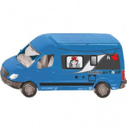 Blauer Spielzeug-Camper mit einer kleinen weißen Hundefigur im Fenster.