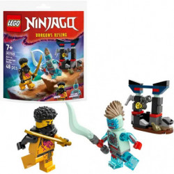 img_0:LEGO Ninjago Dragons Rising Set mit zwei Minifiguren, Zubehör und Verpackung im Hintergrund.