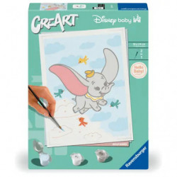 CreArt Disney Baby Malset mit Dumbo und Schmetterlingen; eine Hand malt das Motiv auf der Verpackung aus.