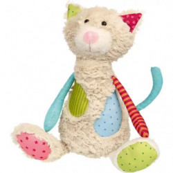 thumb-alternative:Stoffkatze mit bunten Patchwork-Ohren, -Pfoten und -Schwanz sitzt aufrecht vor weißem Hintergrund.
