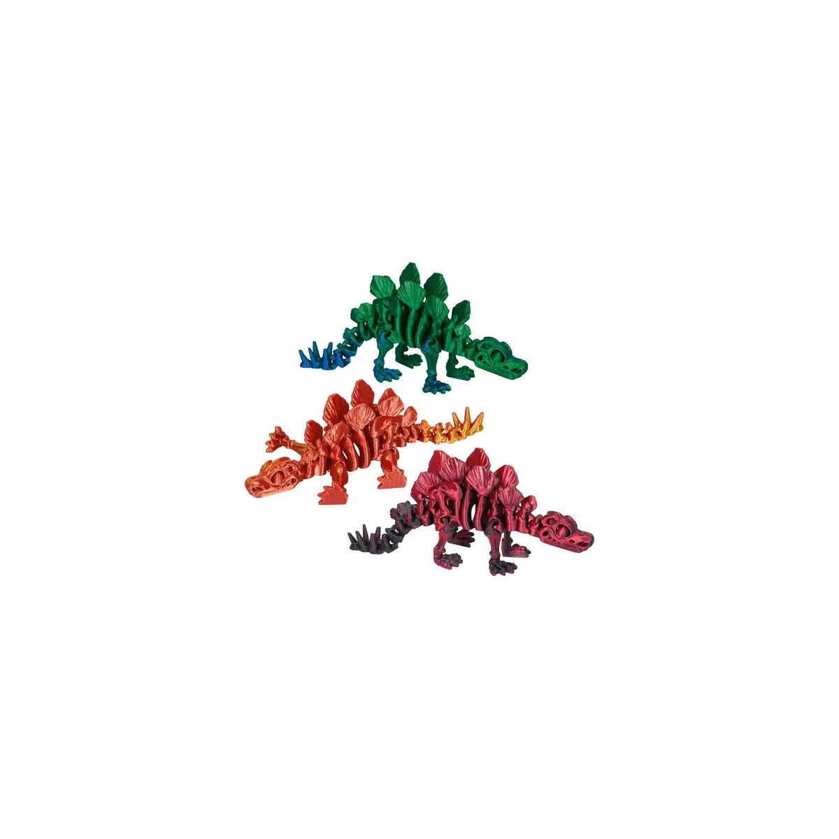 Drei bunte Dinosaurier-Spielzeugfiguren in Grün, Orange und Rot auf weißem Hintergrund.