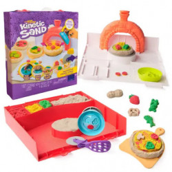 img_0:Kinetic Sand Pizzaset mit Sand, Förmchen, Werkzeugen, rotem Tablett, Pizzaofen und Verpackung im Hintergrund.
