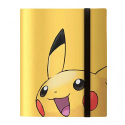 Gelbes Notizbuch mit Pikachu-Gesicht und schwarzem Gummiband auf weißem Hintergrund.