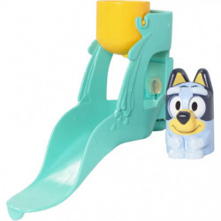img_0:Spielzeugrutsche mit gelbem Becher oben und einer kleinen Bluey-Figur, einem blauen Hund, daneben.