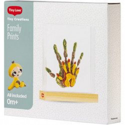 img_0:Box des Tiny Love Family Prints Kits mit bunten Handabdrücken und Cartoonfigur auf der Verpackung.