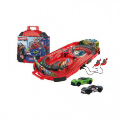 Polizei-Verfolgungsjagd-Spielzeugrennstrecke mit zwei Autos, zwei Controllern und Tragekoffer im Hintergrund.